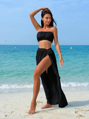 Set de Playa Texturizado Negro con Top Bandeau y Falda Anudada