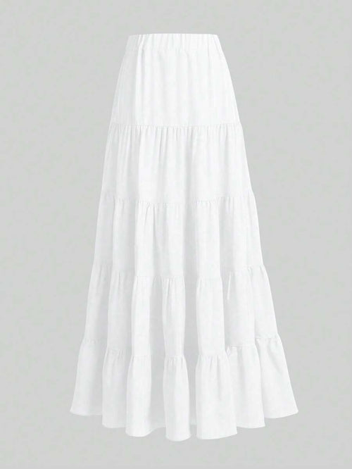 Falda larga blanca estilo bohemio con diseño de vuelos escalonados vista completa.