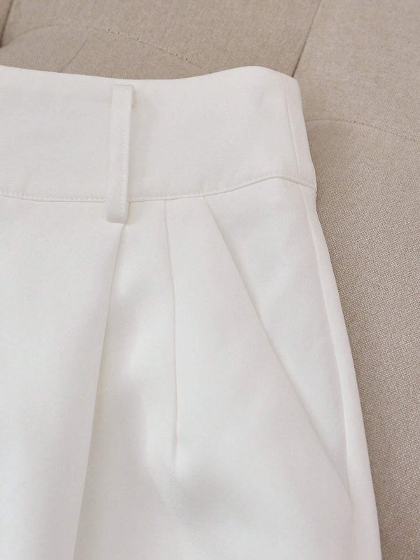 Detalle del tejido y confección del short blanco