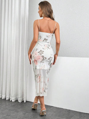 Vista trasera del vestido floral ajustado con estampado integral.