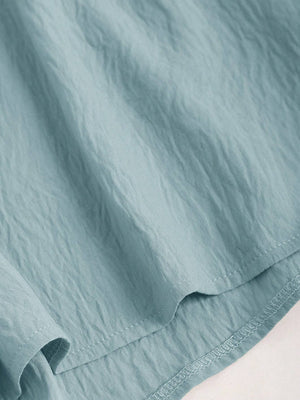 Detalle del tejido del short del set bohemio azul de top sin tirantes