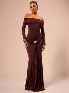 Vestido maxi café sirena con hombros descubiertos