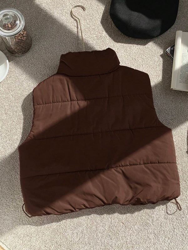 Chaleco marrón casual corto para mujer vista posterior.
