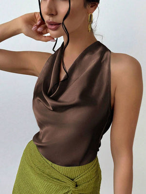Top Satinado Con Cuello Caído Café Elegante