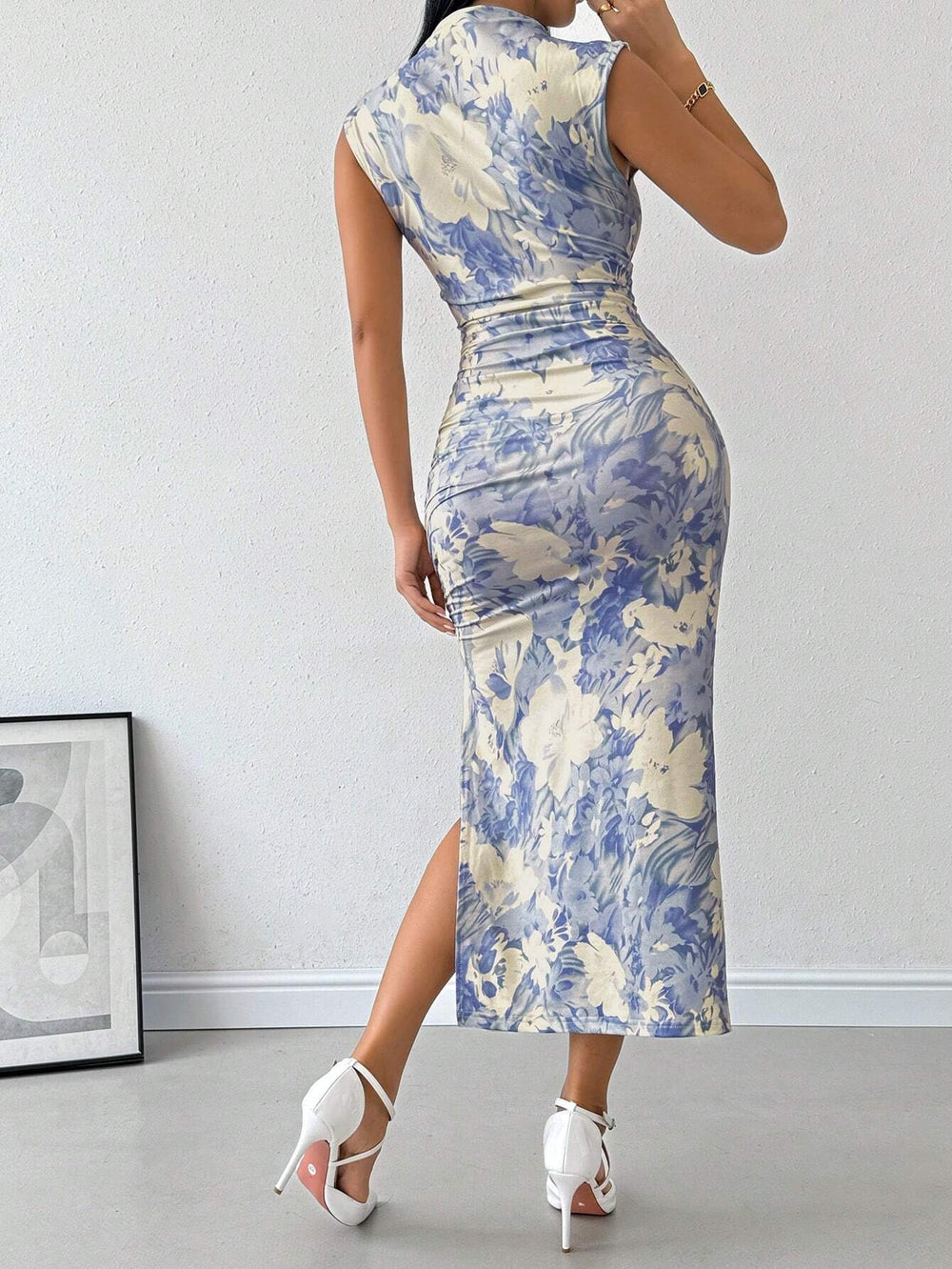 Vestido Maxi Floral Elegante Ajustado Con Cuello Alzado vista frontal