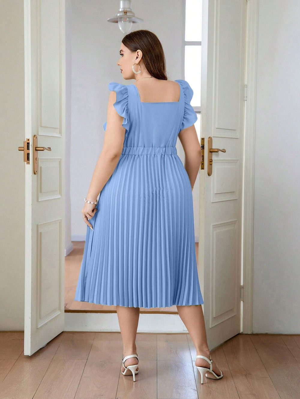 Vestido celeste elegante plisado con volantes frontal