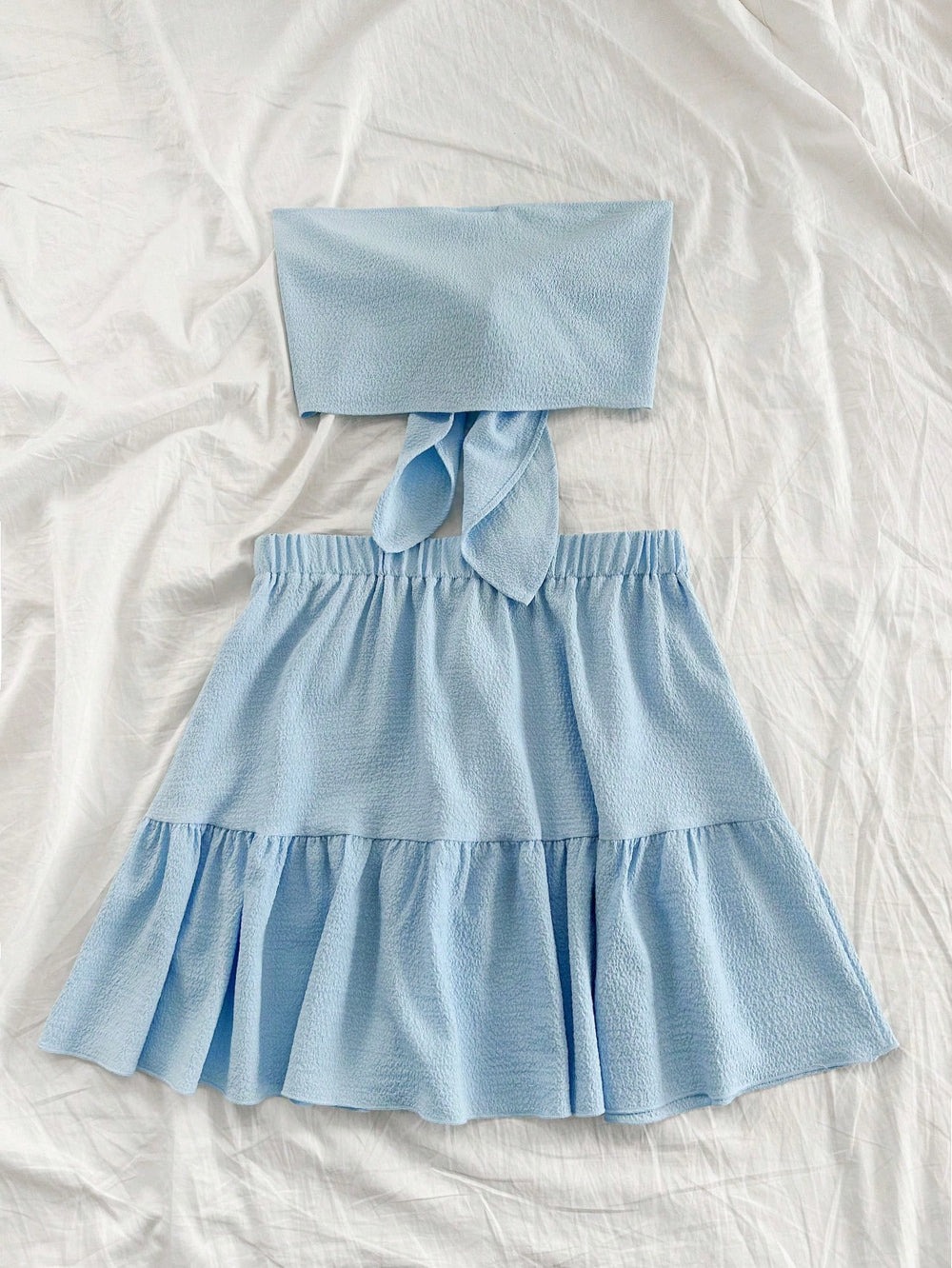 Conjunto Azul Bandeau Micro Y Falda Mini Bohemia Con Volante vista frontal.
