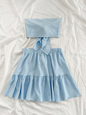 Conjunto Azul Bandeau Micro Y Falda Mini Bohemia Con Volante vista posterior.
