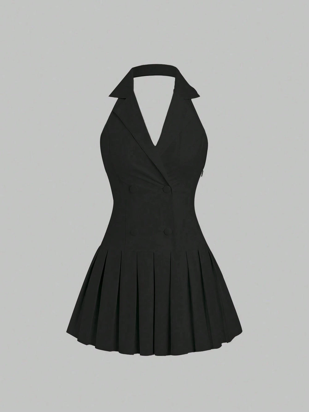 Vista frontal de vestido corto negro con solapa y plisado sobre fondo neutro.
