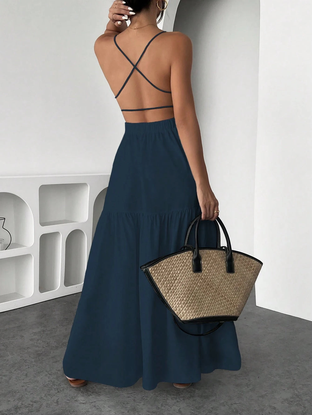 Vestido largo azul marino de tirantes finos espalda cruzada
