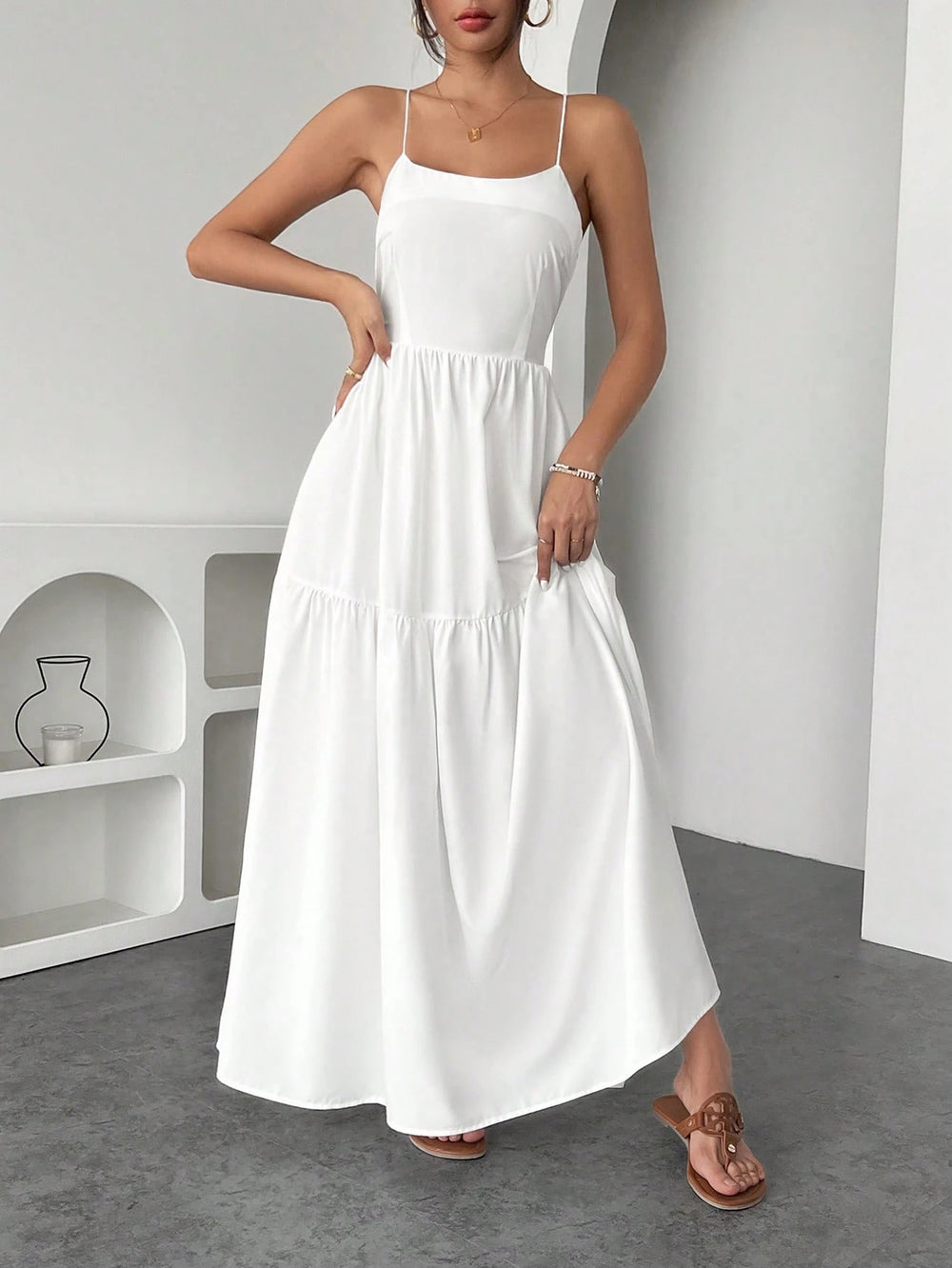 Vestido largo blanco de tirantes finos vista frontal