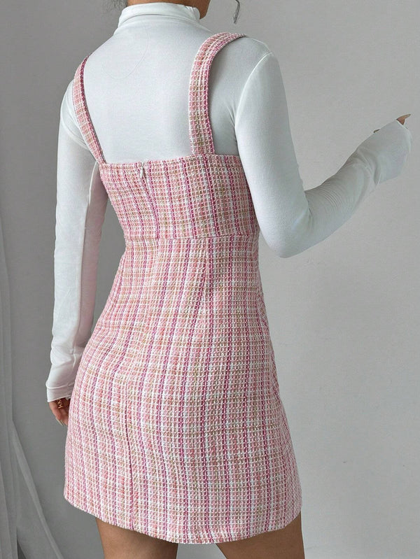 Imagen del reverso del vestido rosa casual, destacando el cierre de cremallera.