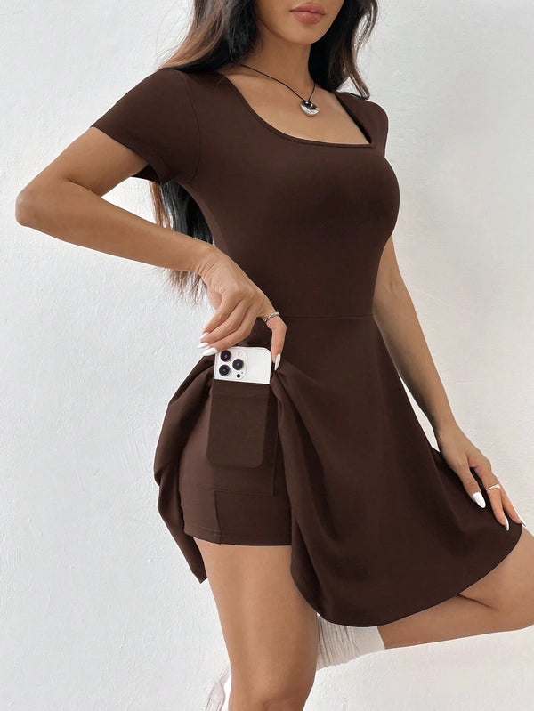 Detalle lateral y bolsillo del Vestido A Línea Marrón Chocolate.