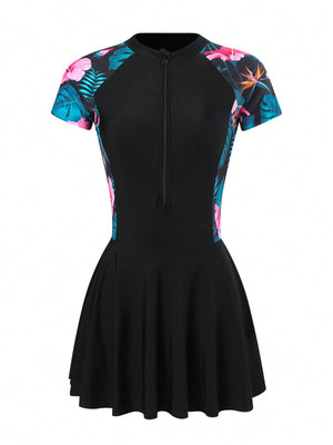 Vestido De Baño Negro Con Falda Y Cremallera Frontal Tropical vista trasera.
