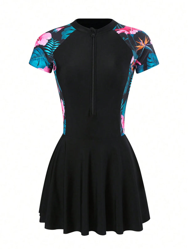 Vestido De Baño Negro Con Falda Y Cremallera Frontal Tropical vista trasera.
