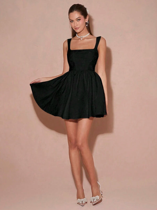 Vestido elegante negro acampanado corto vista completa