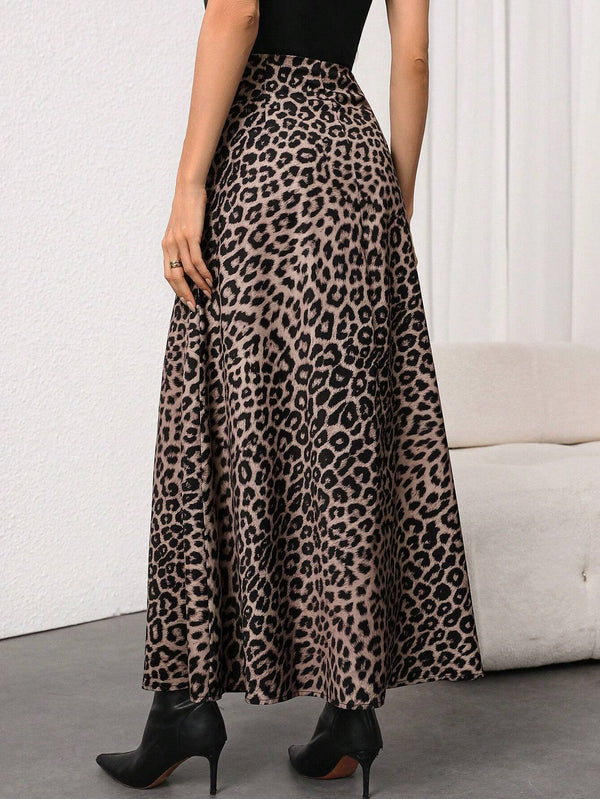 Vista trasera de falda larga con estampado leopardo.