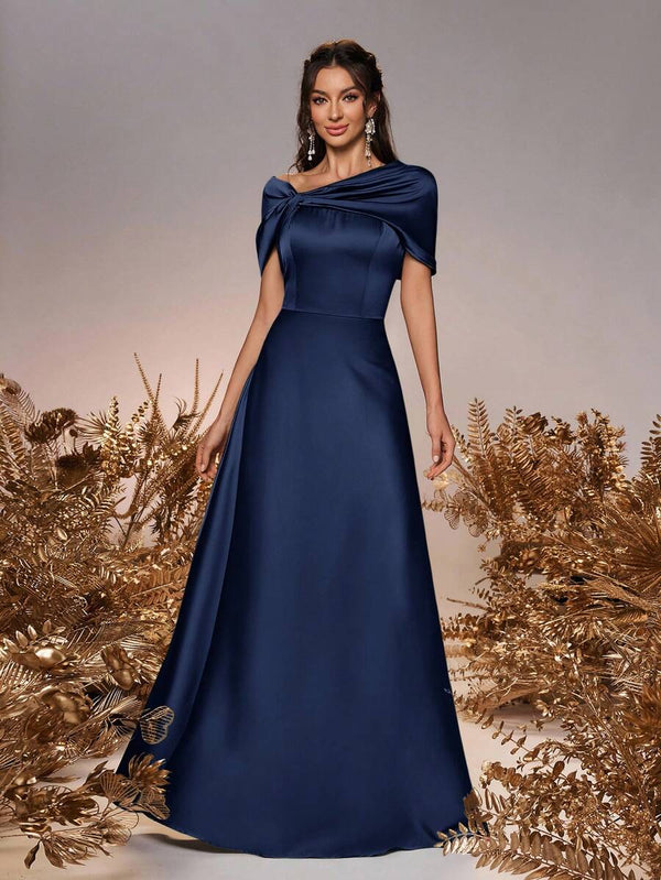 Caída y silueta de un vestido maxi de corte A en tela de satín brillante.