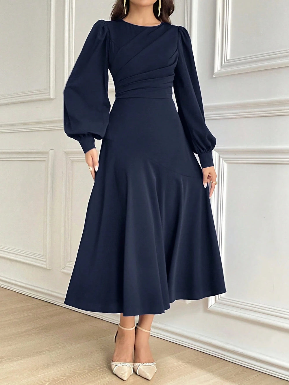 Vestido azul marino elegante manga obispo frontal