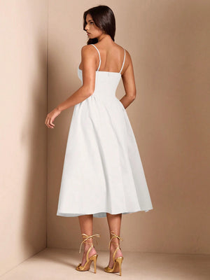 Espalda descubierta del vestido blanco con cierre