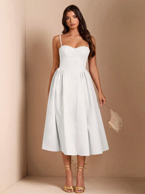 Vista frontal del vestido blanco largo elegante