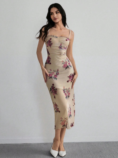 Vestido midi floral elegante de tirantes finos vista frontal.