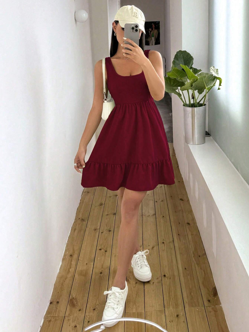 Vestido corto A línea burdeos con escote scoop vista frontal