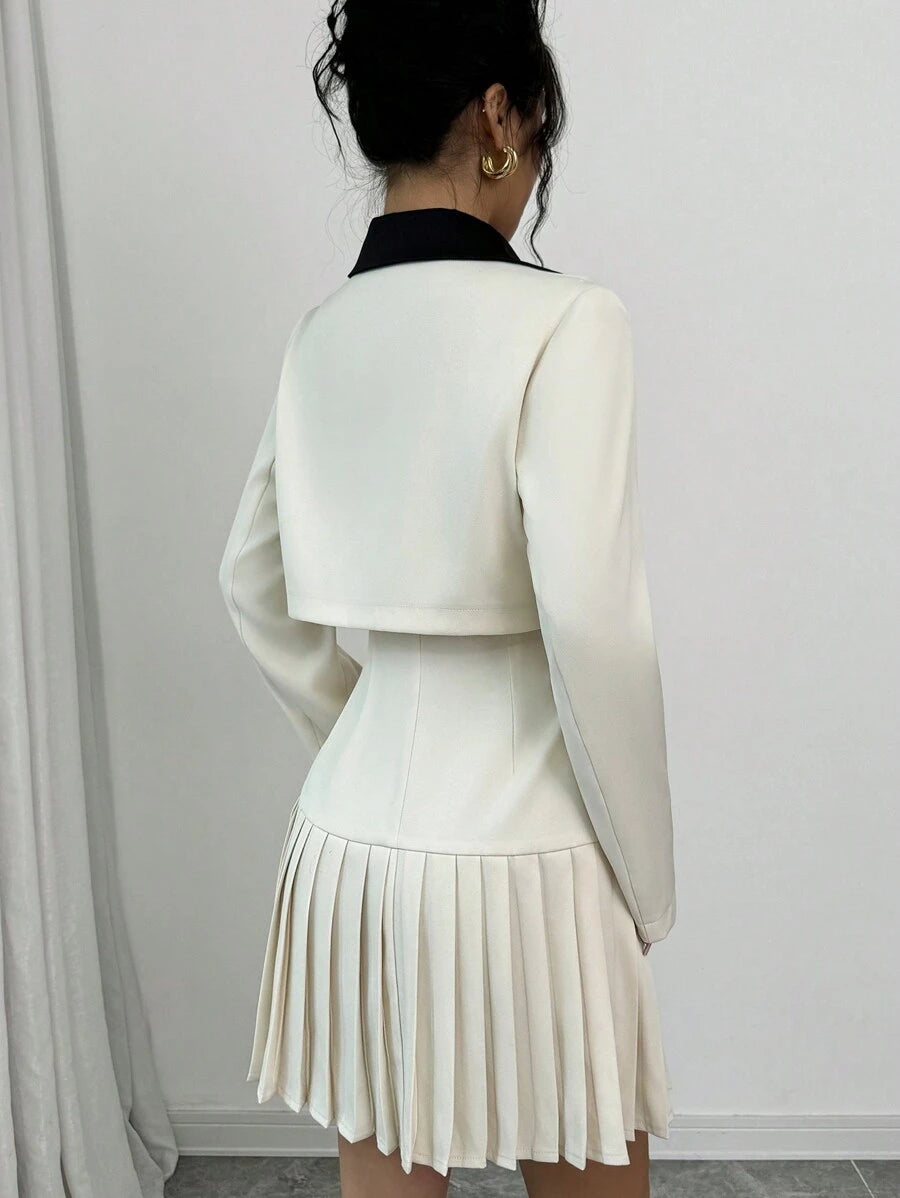 Vestido elegante con cuello camisero y falda plisada