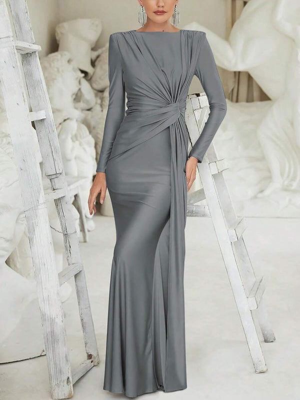 Vestido largo gris de fiesta corte sirena con pliegues favorecedores en el torso