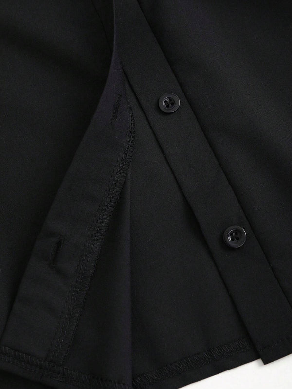 Vista trasera de vestido negro camisero