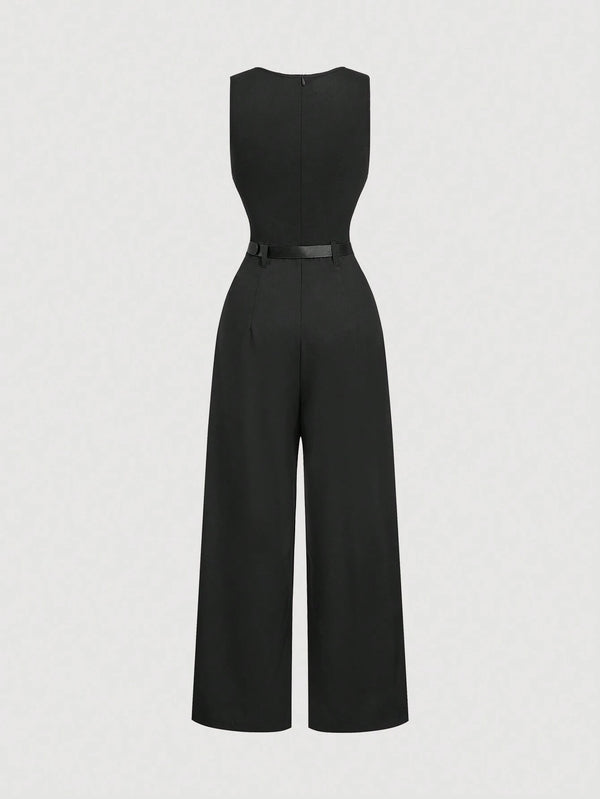 Parte trasera del jumpsuit negro con cinturón
