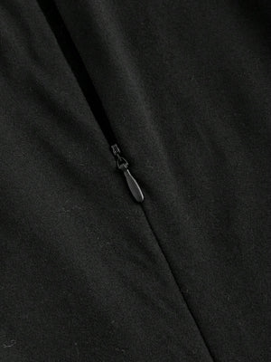 Cierre con cremallera del jumpsuit negro elegante