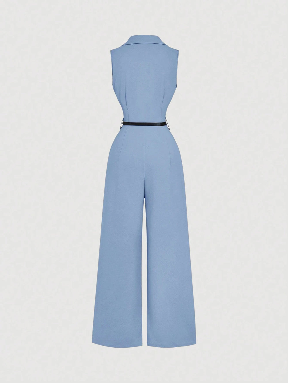 Mono Azul Elegante con solapa y cinturón en vista frontal.