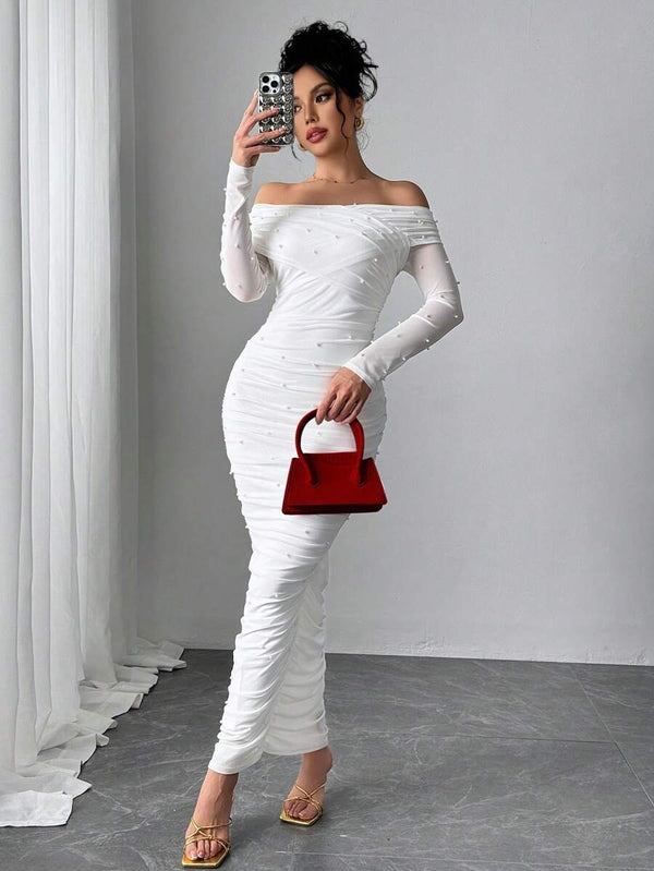 Look completo del vestido largo blanco elegante con accesorios