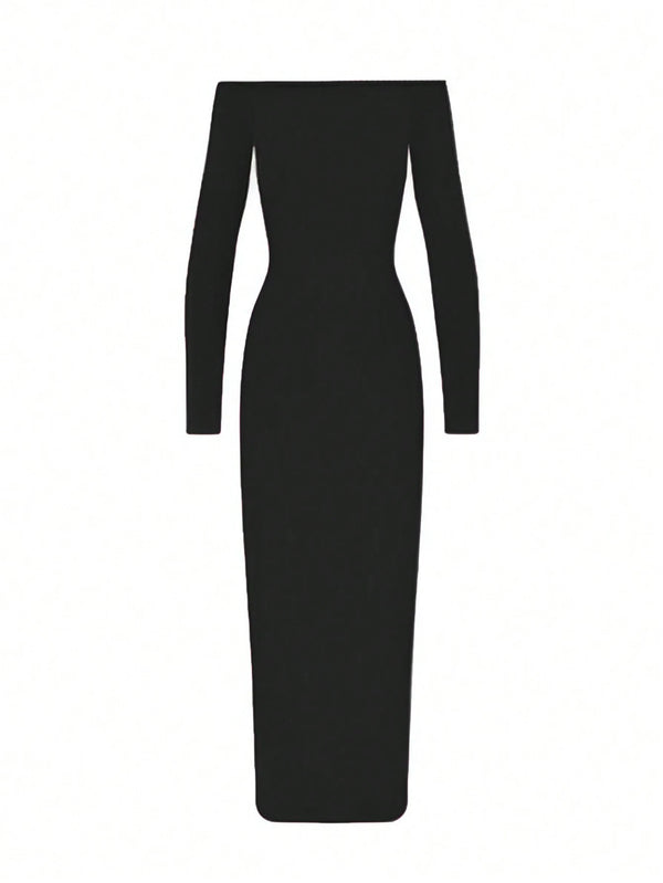 Vista frontal del vestido negro elegante largo
