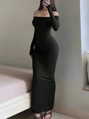 Vestido negro elegante de hombros descubiertos largo
