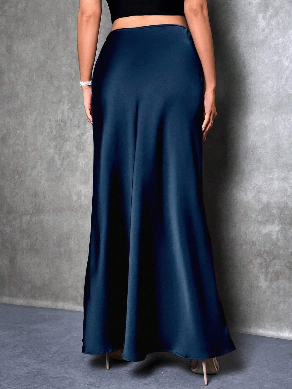 Falda azul marino maxi elegante para mujer.