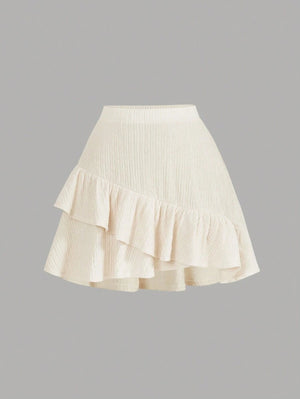 Falda albaricoque con diseño envolvente y volante en capas.