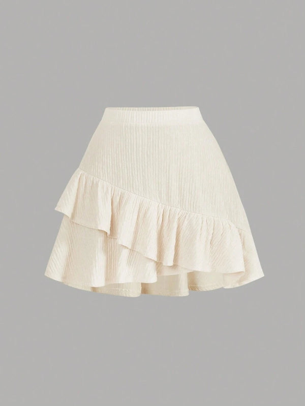 Falda albaricoque con diseño envolvente y volante en capas.