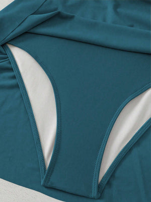 Vestido De Baño Multicolor Halter Con Falda detalle de la parte inferior.