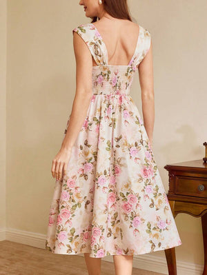 Parte trasera de vestido midi bohemio floral con espalda descubierta.
