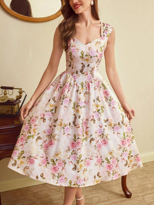 Detalle del escote corazón en vestido bohemio floral multicolor.