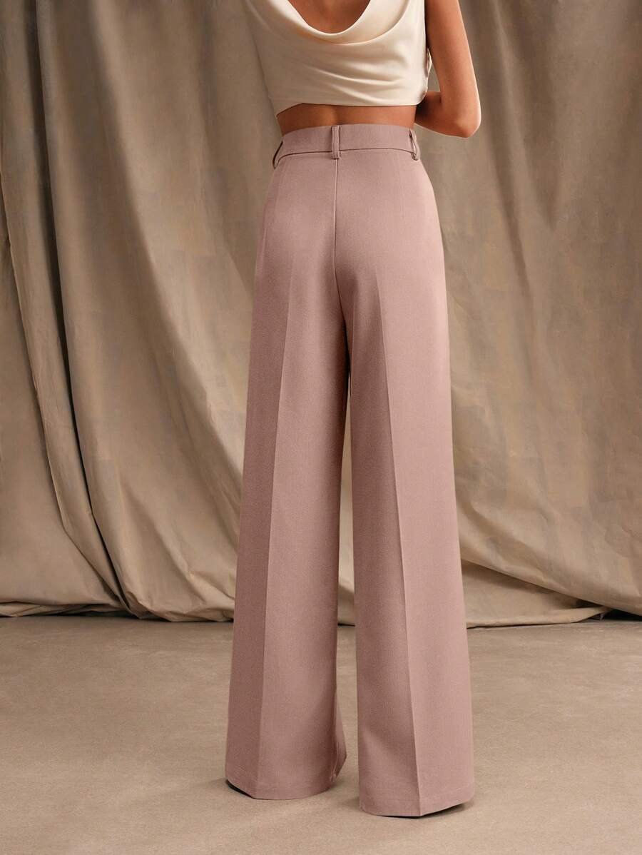 Pantalón pierna ancha rosa vieja con corte largo y talle alto.