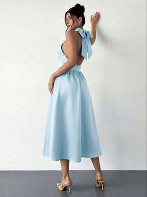 Vestido Midi Elegante Con Cuello Halter Celeste