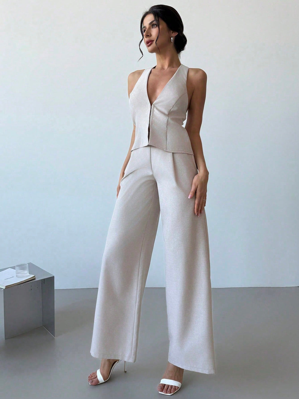 Conjunto halter elegante para mujer en color albaricoque.