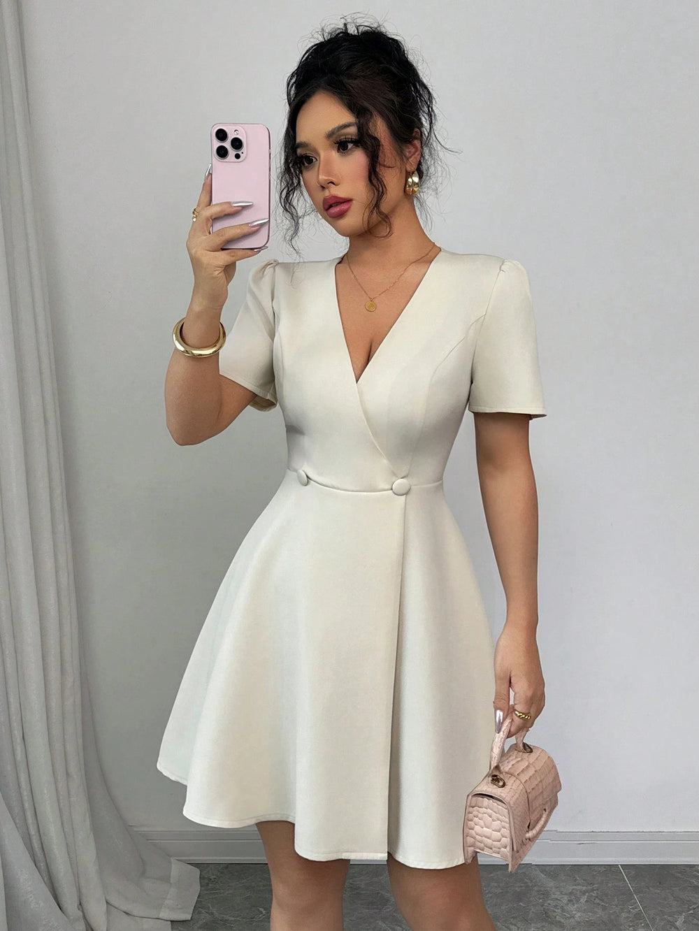 Vestido mini albaricoque con manga farol vista frontal