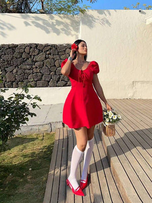 Vestido Rojo Corto Con Mangas Abullonadas y Lazo