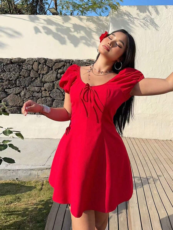 Vestido Rojo Corto Con Mangas Abullonadas y Lazo