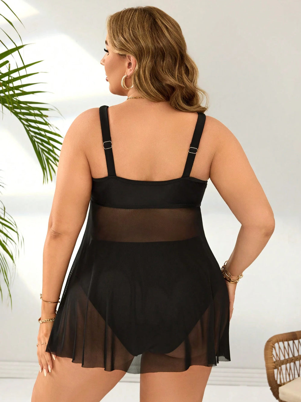 Vestido De Baño Negro Con Falda Transparente Y Braguita Talle Alto vista frontal