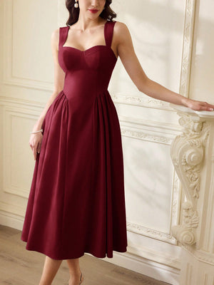 Detalle del corpiño estructurado en vestido burdeos